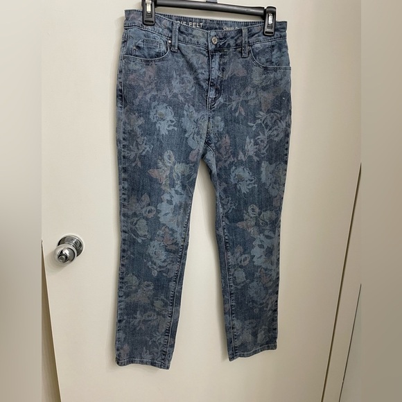 Laurie Felt Petite Floral Relaxed Straight Jeans Medium A4718210 - Picture 1 of 9
